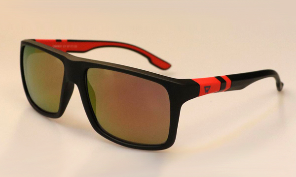 Polarized eyewear