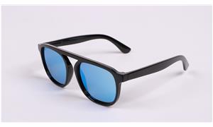 Casual sunglasses with spring hinges