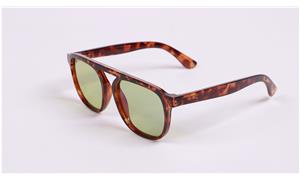 Casual sunglasses with spring hinges