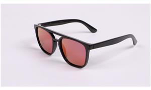 Casual sunglasses with spring hinges