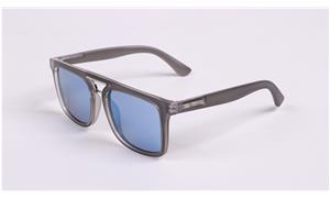 Lifestyle sunglasses with spring hinges